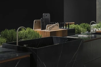 Marble+Effect+Black+Floors-nero-marquinia-05.jpg