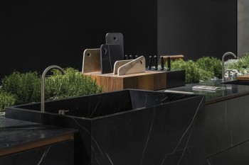 Marble+Effect+Black+Floors-nero-marquinia-05.jpg