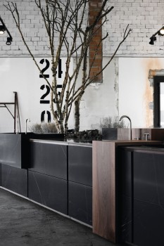 Marble+Effect+Black+Floors-nero-marquinia-08.jpg