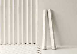 ROMBINI TRIANGLE SMALL WHITE 1.jpg